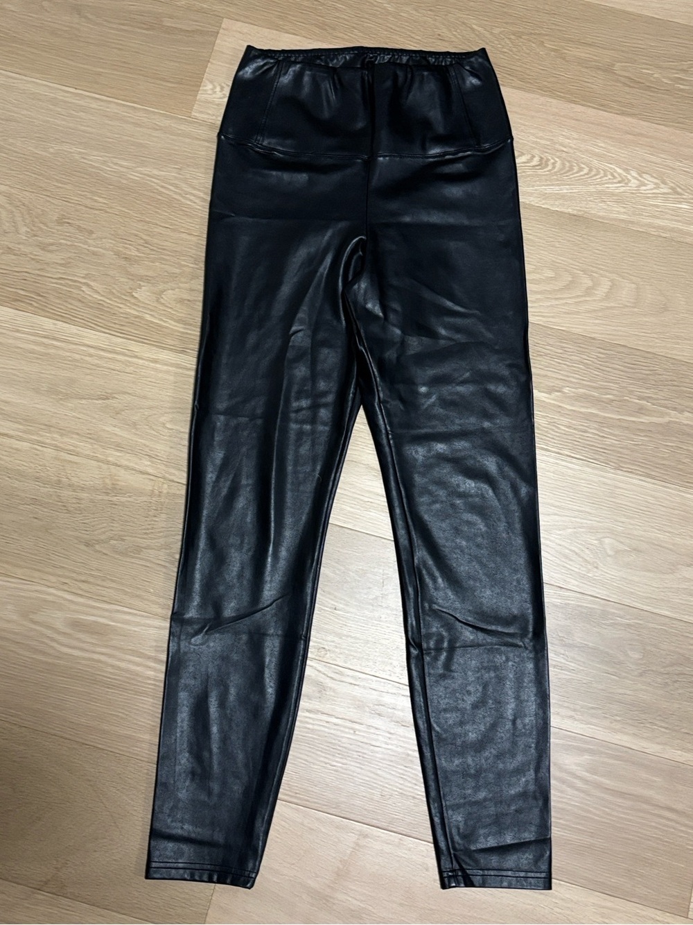 Wilfred Free (M) Aritzia Daria Vegan Leather Pant Legging Black Sleek Soft - Picture 3 of 14
